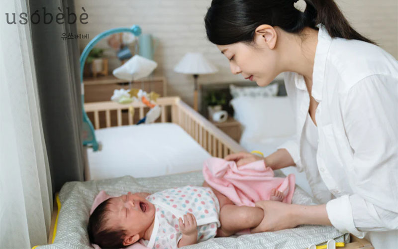 Thay tã thường xuyên để da bé được thông thoáng