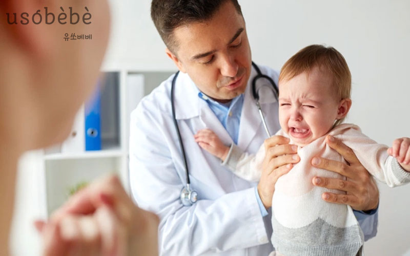 Nếu trẻ bị hăm tã nổi mụn thì cần dưa đến Bác Sĩ để khám và điều trị