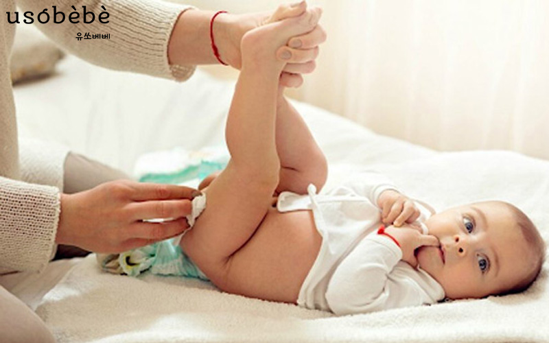 Sử dụng tã không phù hợp khiến da luôn trong tình trạng ẩm ướt và dễ kích ứng