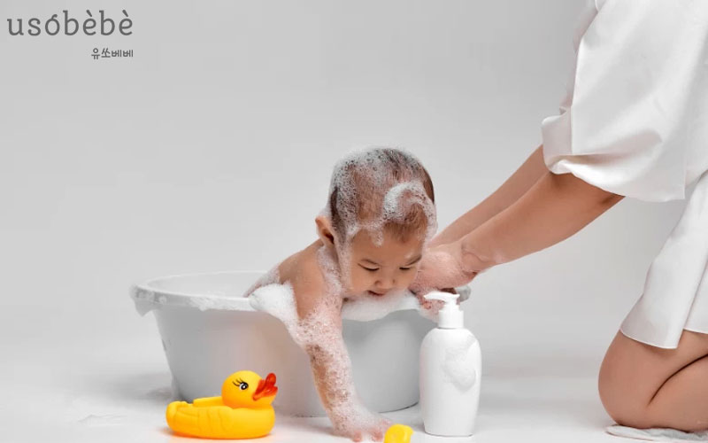 Bé sử dụng sữa tắm gội có thể bị cay mắt