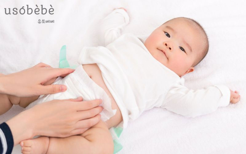 Thay tã thường xuyên để giúp da bé được khô thoáng